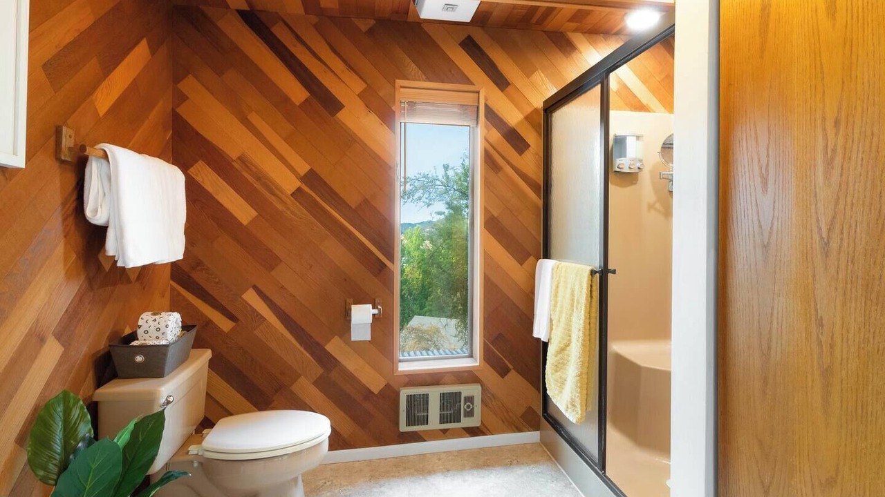 Photo of Bathroom in Roseburg