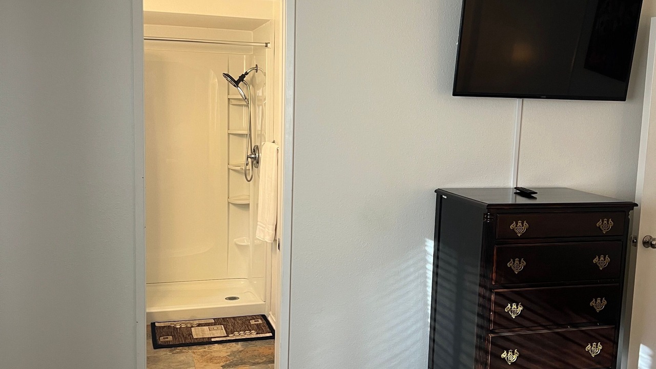 Photo of Bedroom in Holiday Shores