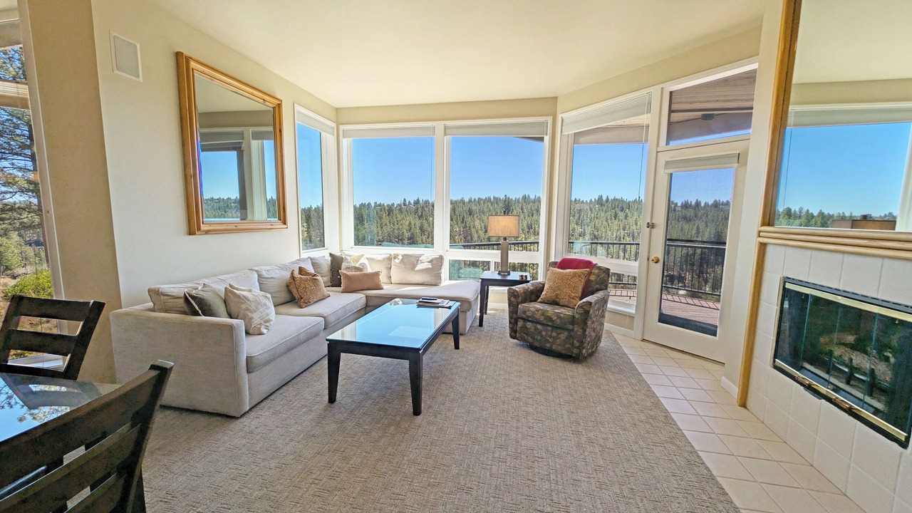 Photo of Livingroom in Century West