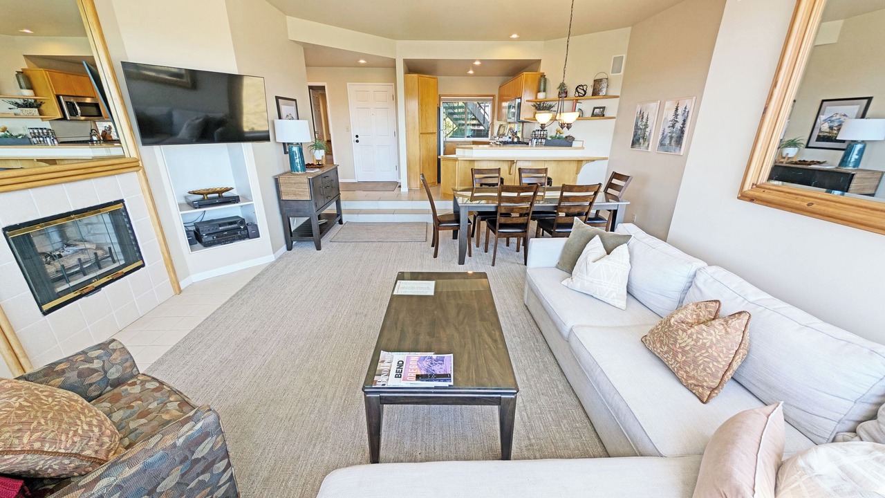 Photo of Livingroom in Century West