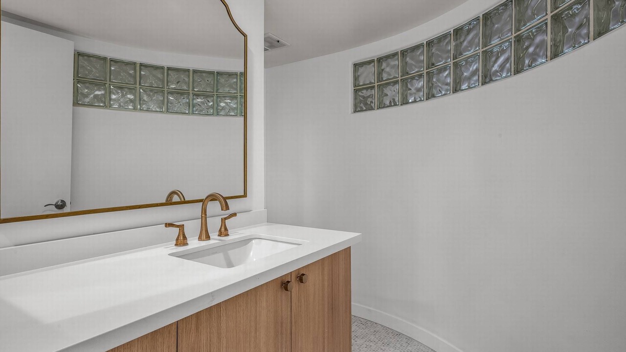 Photo of Bathroom in Marina Peninsula