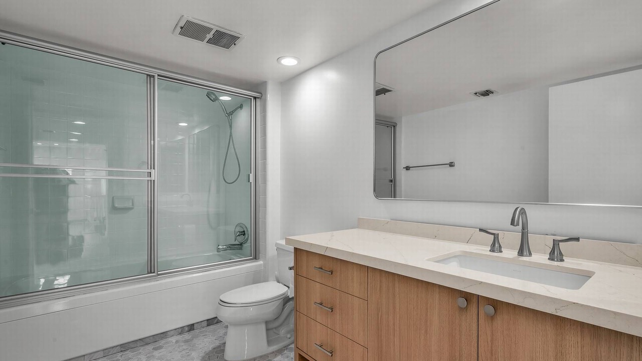 Photo of Bathroom in Marina Peninsula