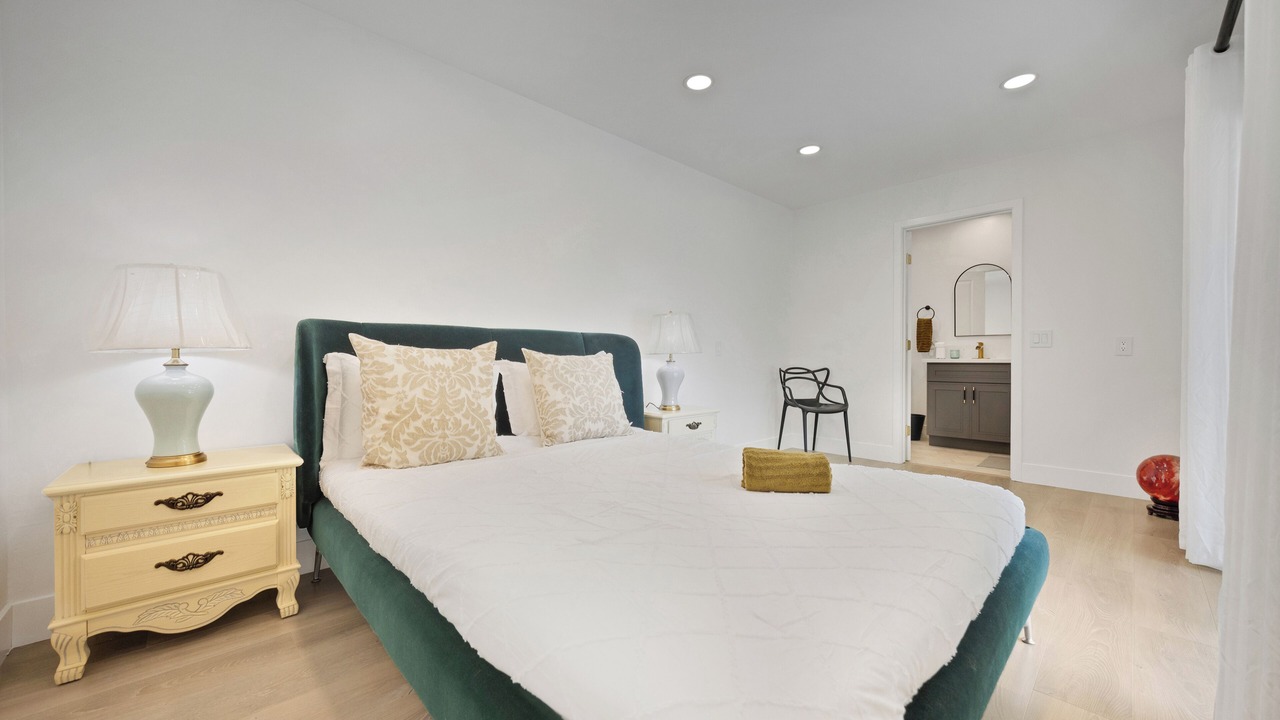 Photo of Bedroom in Walnut