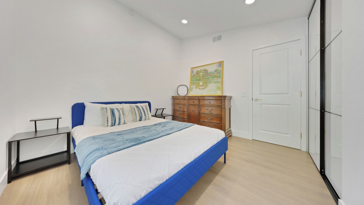 Photo of Bedroom in Walnut
