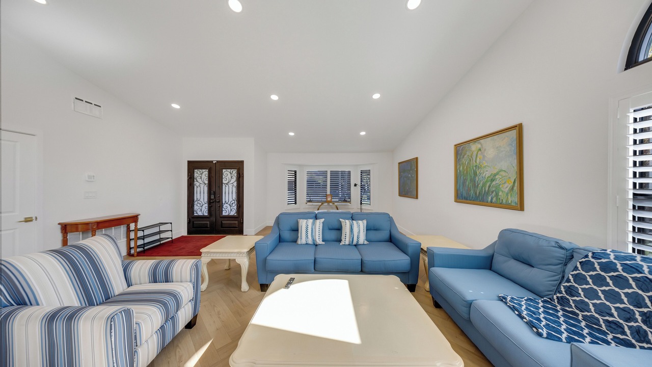 Photo of Livingroom in Walnut