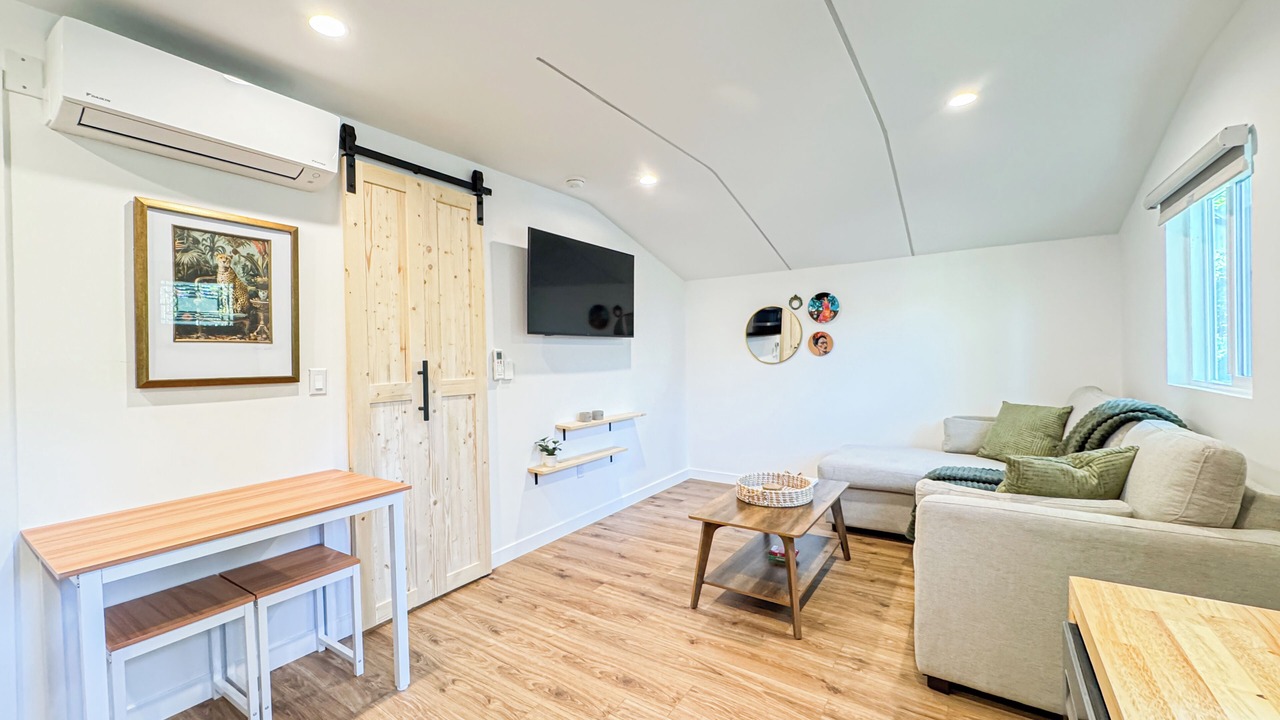 Photo of Livingroom in Woodland Hills