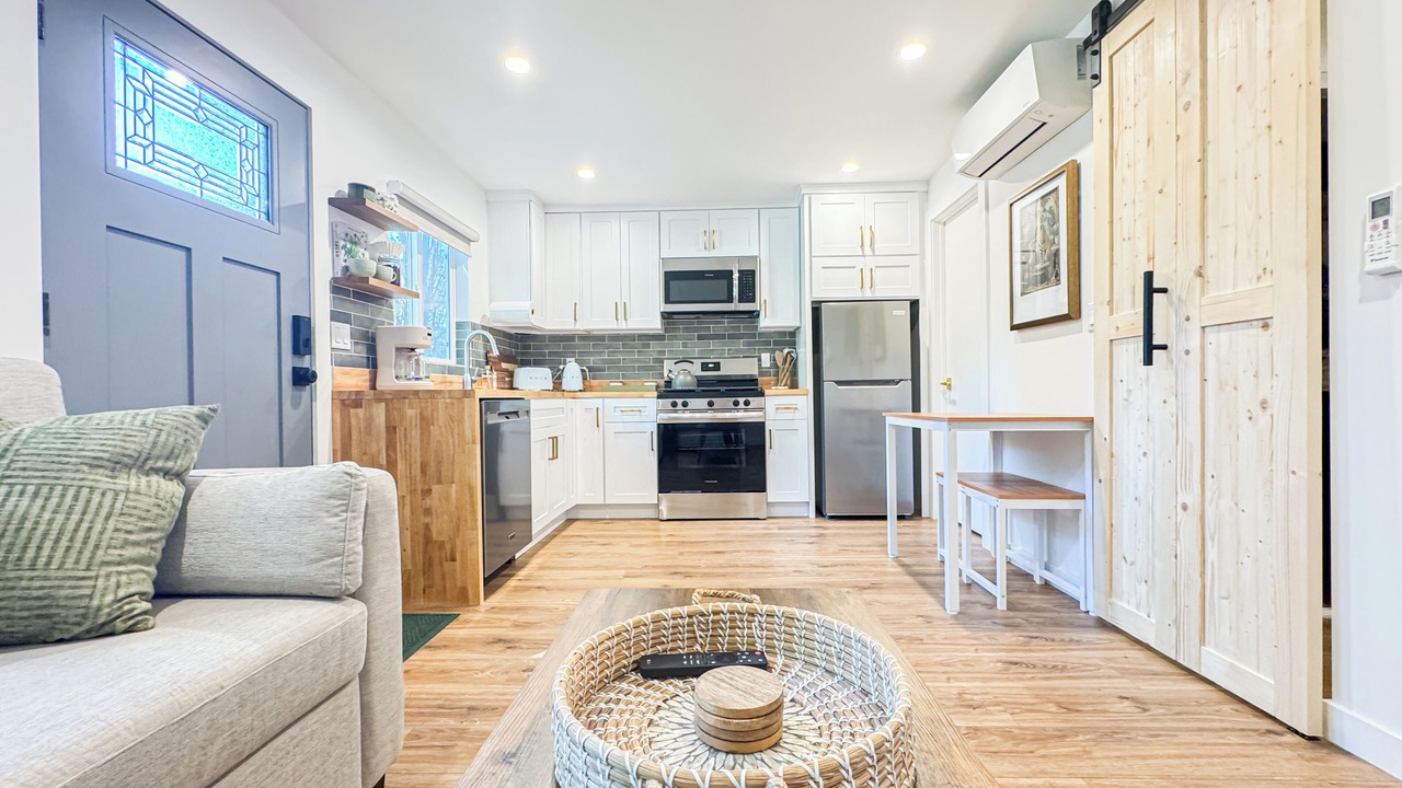 Photo of Livingroom in Woodland Hills