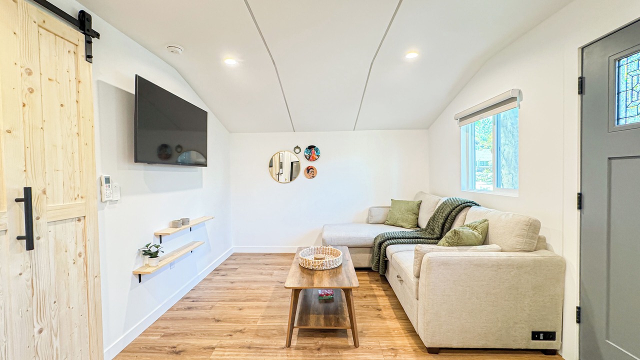 Photo of Livingroom in Woodland Hills