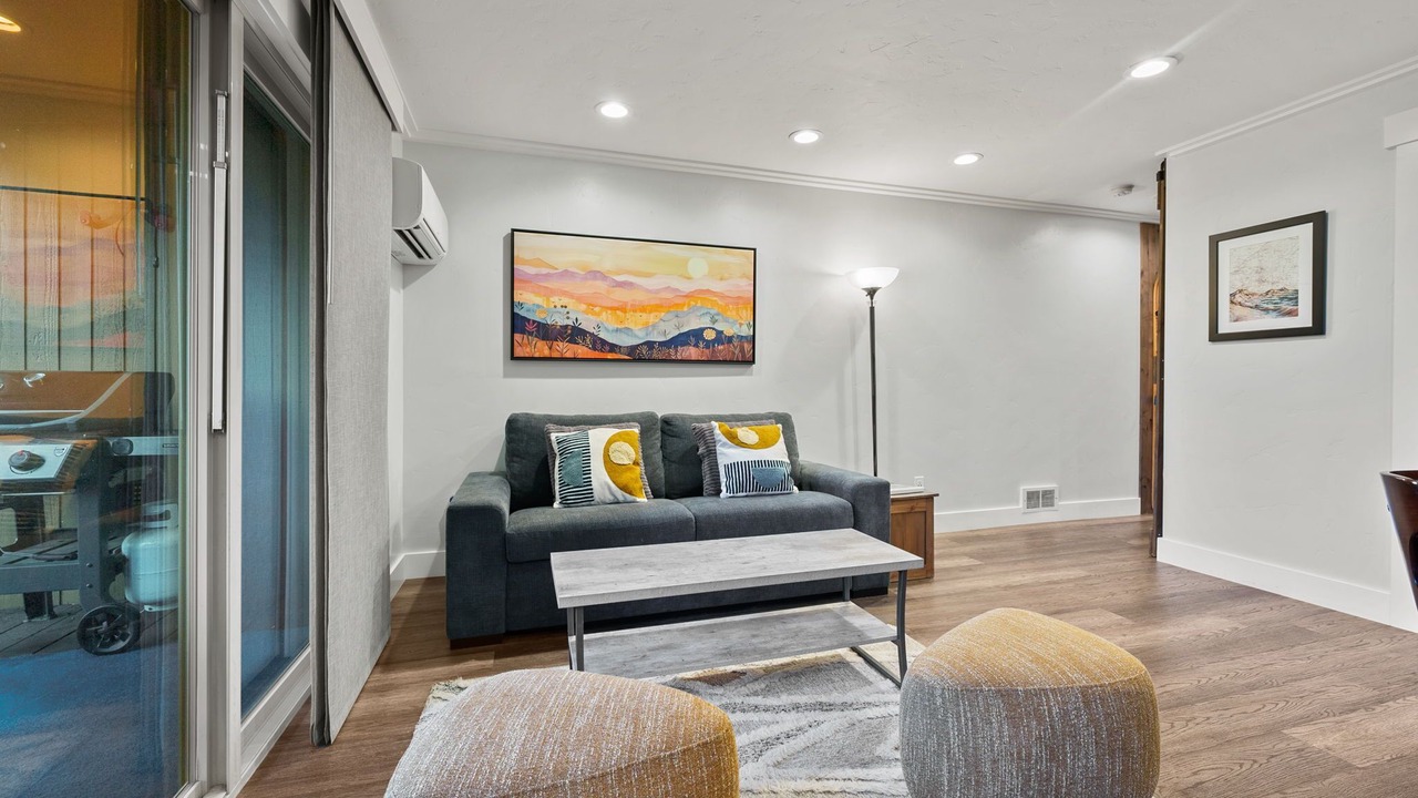 Photo of Livingroom in Century West