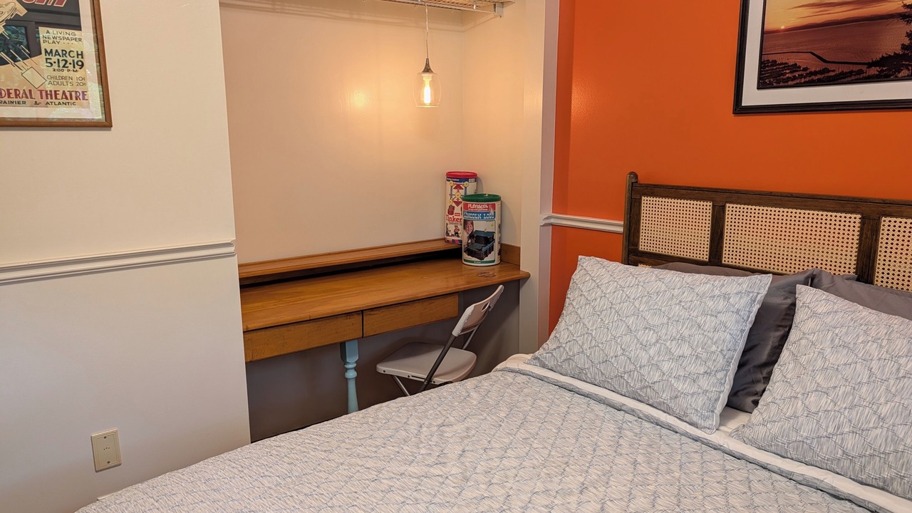 Photo of Bedroom in The Bowl of Edmonds