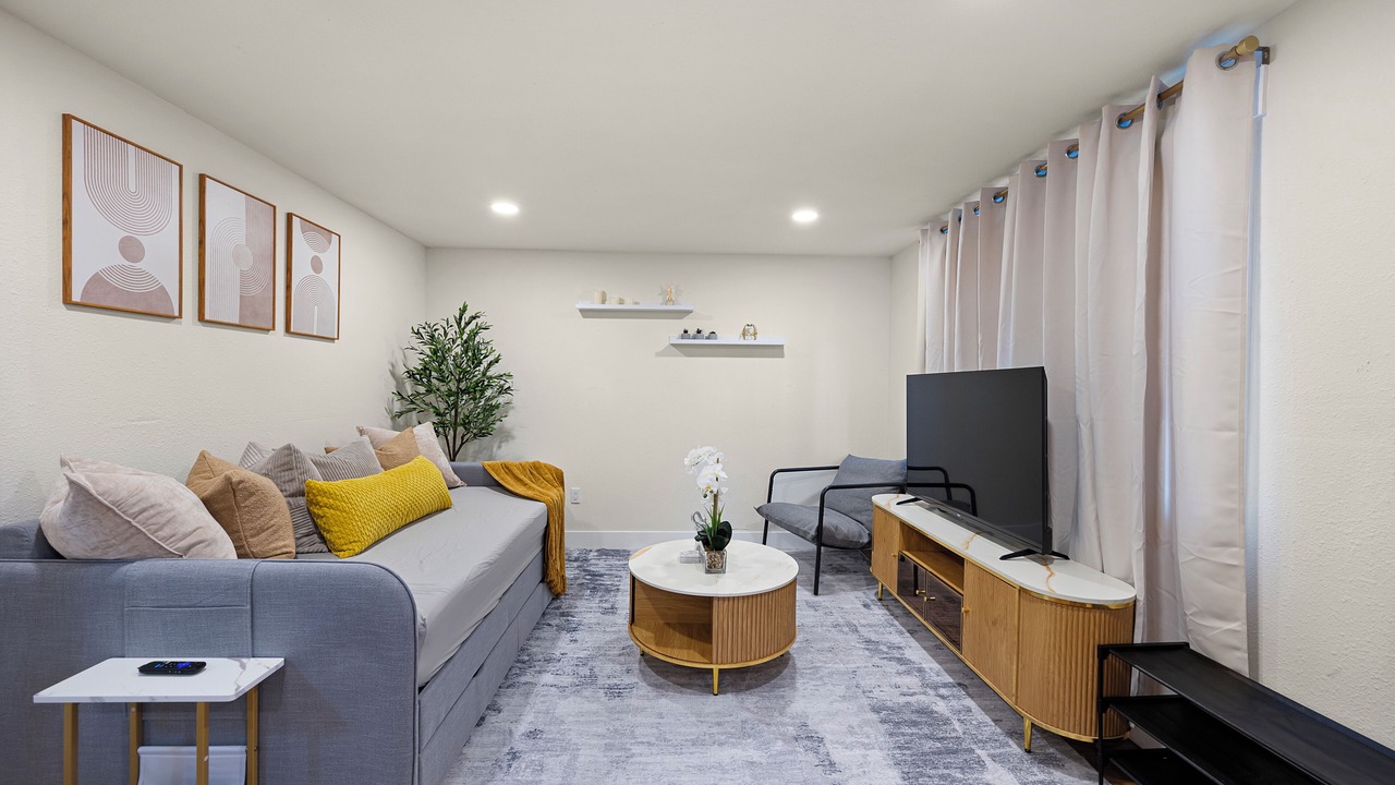 Photo of Livingroom in Tillicum