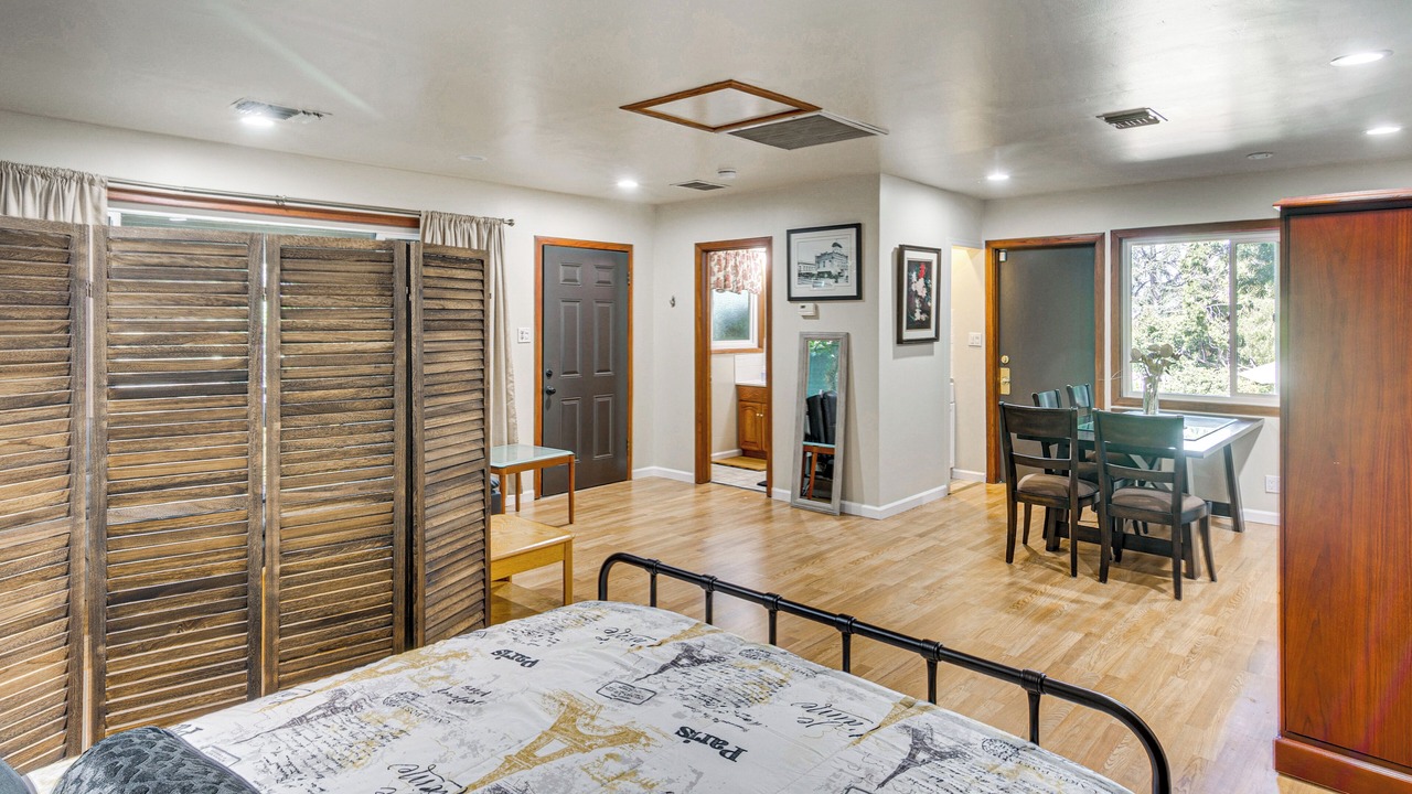 Photo of Bedroom in La Canada Flintridge