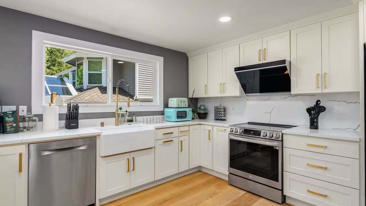 Photo of Kitchen in Haller Lake