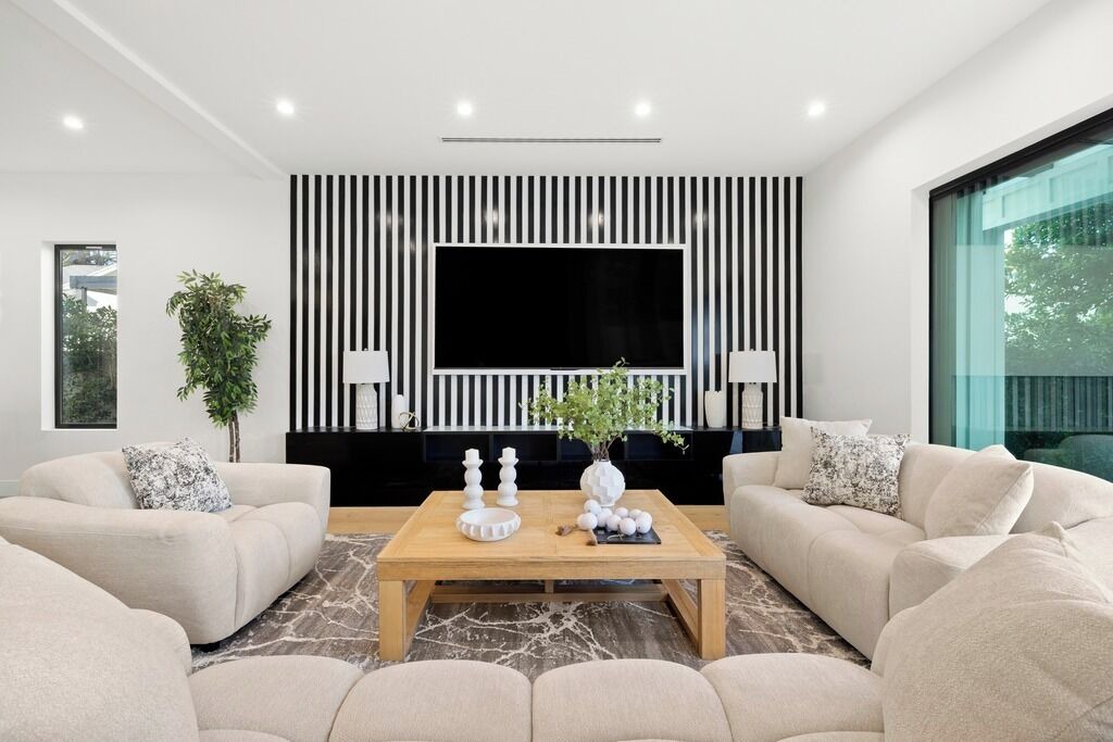 Photo of Livingroom in Encino