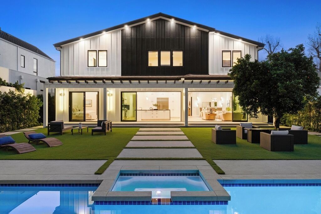 Photo of Outdoor in Encino