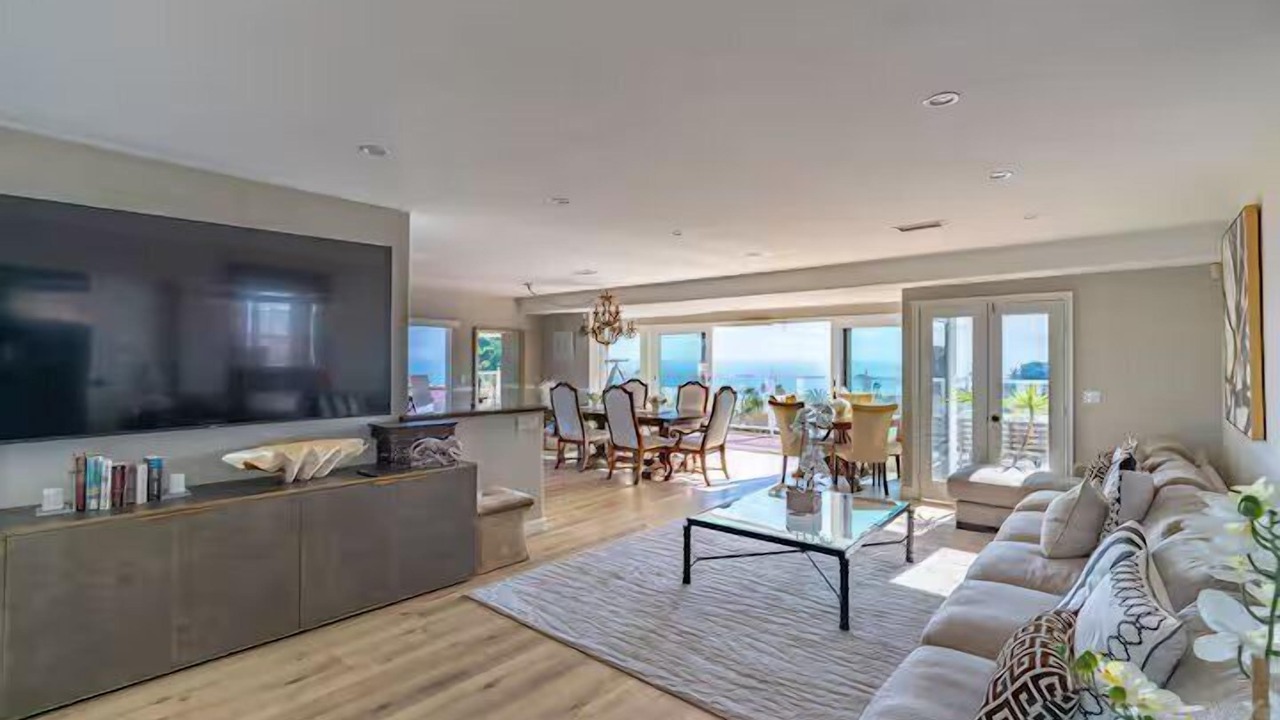 Photo of Livingroom in La Jolla Mesa