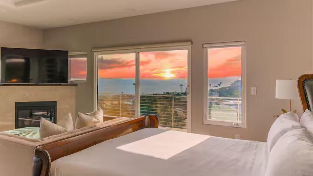 Photo of Bedroom in La Jolla Mesa