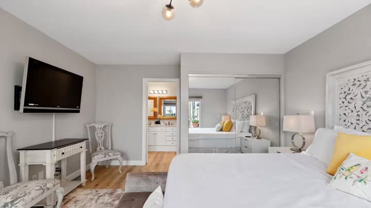 Photo of Bedroom in La Jolla Mesa