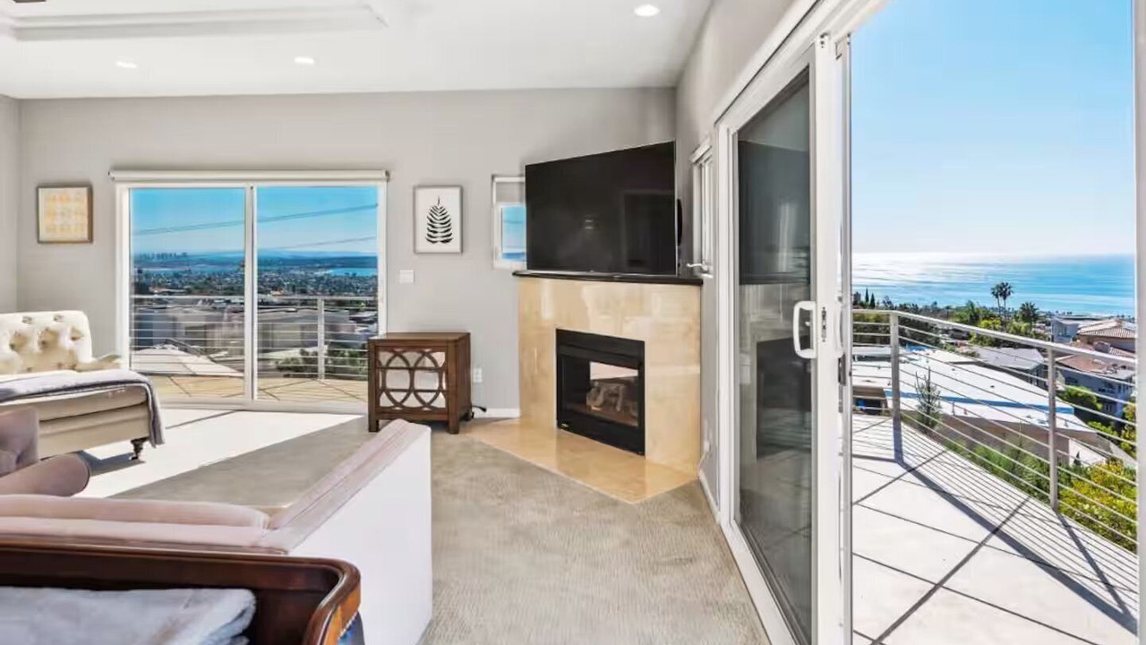 Photo of Livingroom in La Jolla Mesa