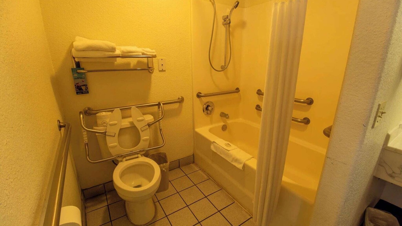 Photo of Bathroom in Pendleton