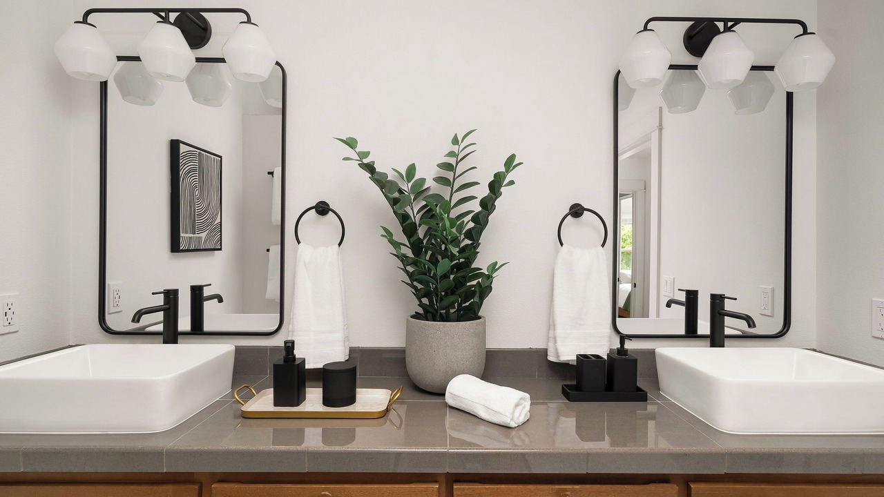 Photo of Bathroom in Metzger
