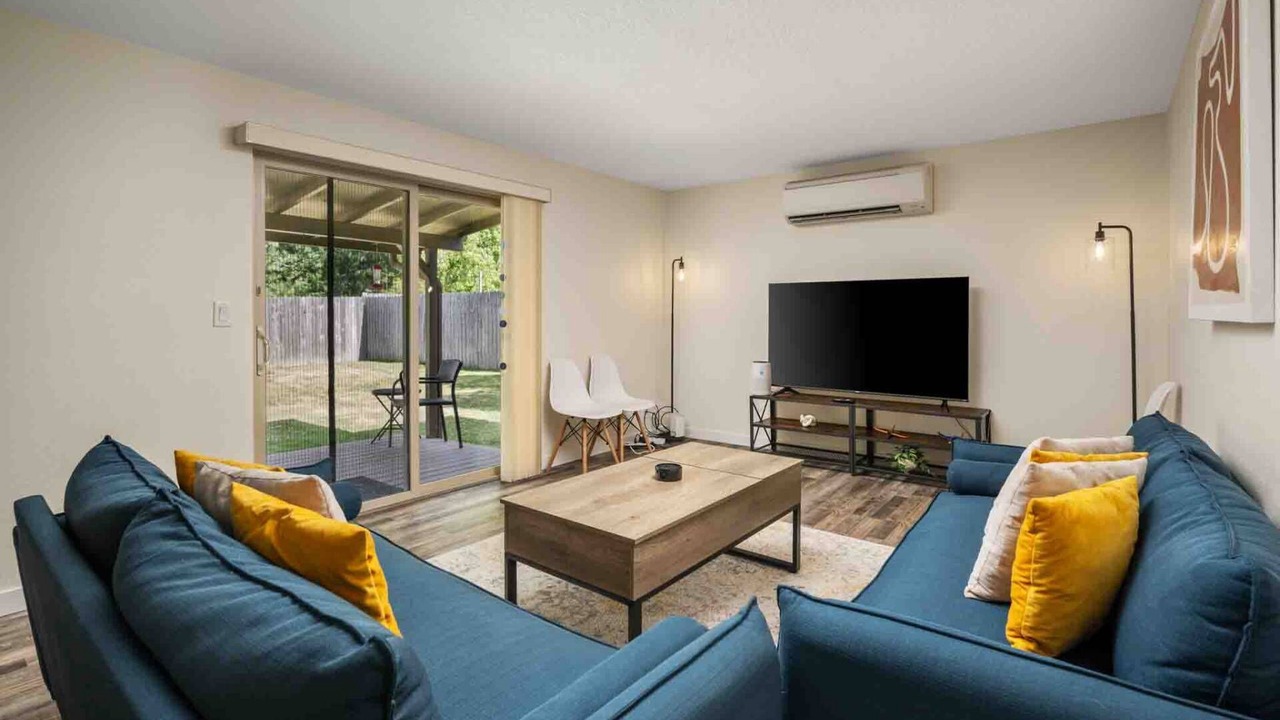 Photo of Livingroom in West Salem