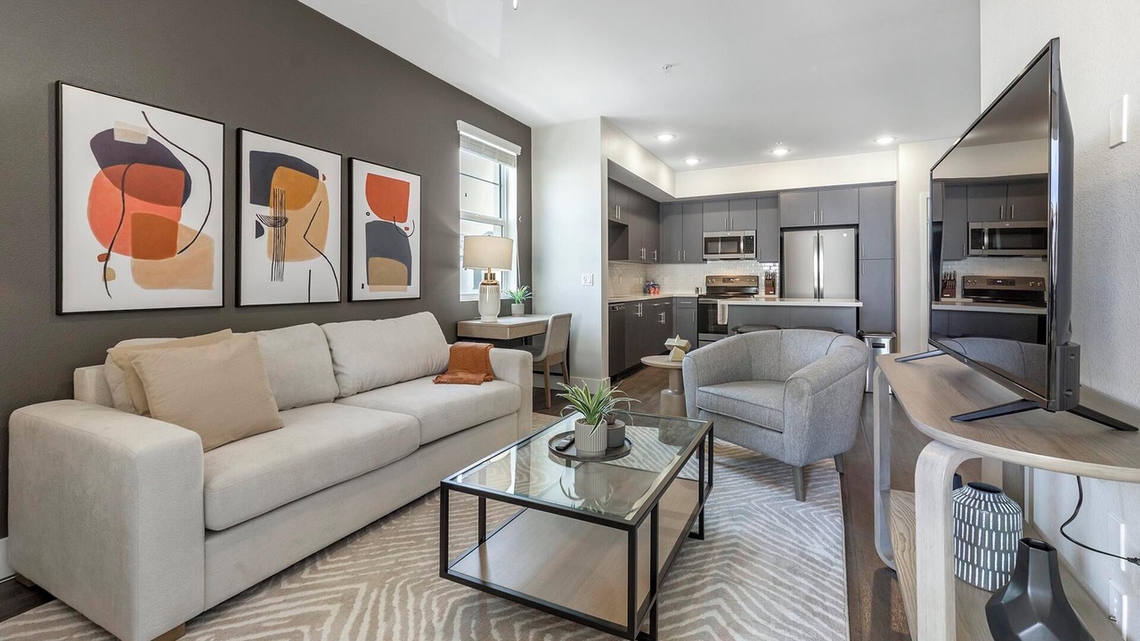 Photo of Livingroom in People's Freeway
