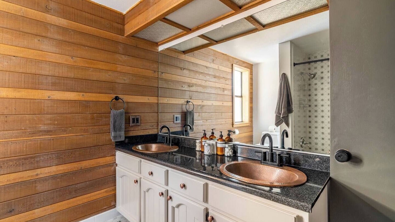 Photo of Bathroom in Whispering Forest