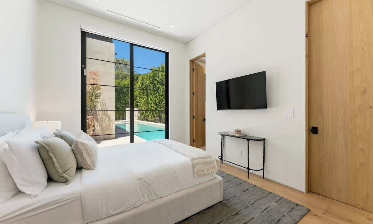 Photo of Bedroom in Valley Village