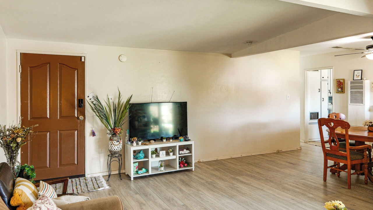 Photo of Livingroom in Bakersfield