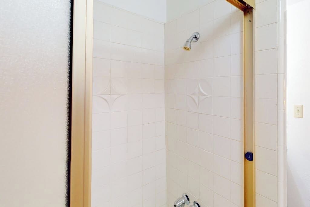 Photo of Bathroom in Blue Jay