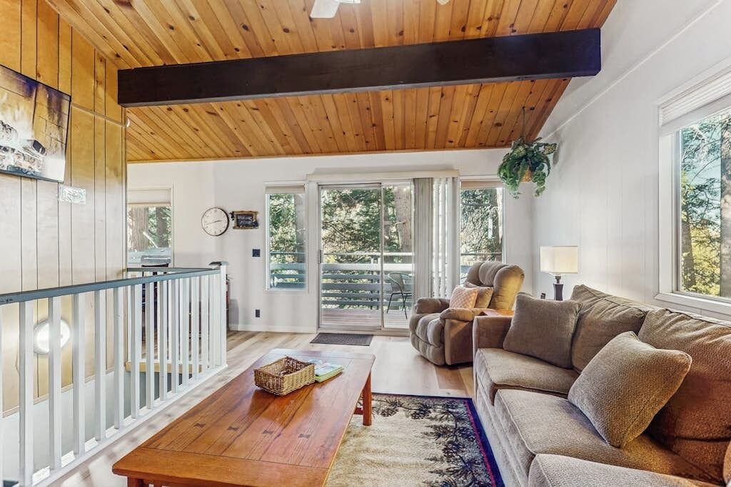 Photo of Livingroom in Arrowhead Villas
