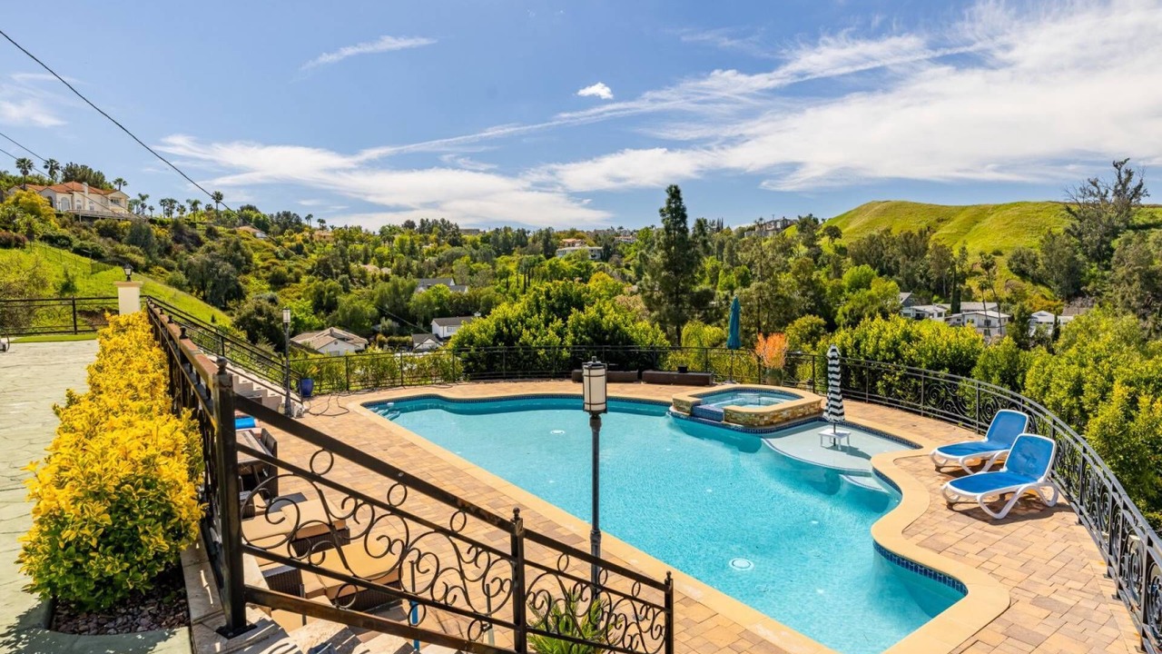 Photo of Outdoor in Woodland Hills