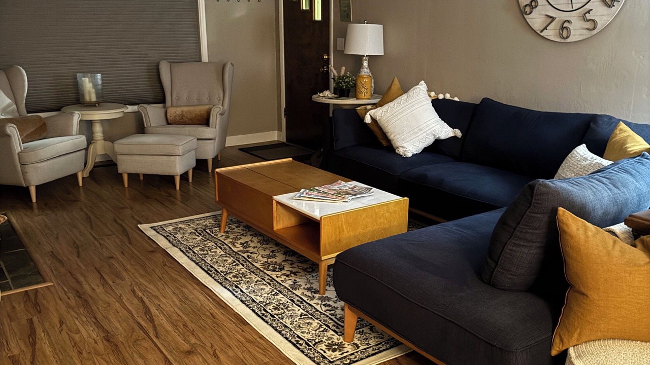 Photo of Livingroom in Coos Bay