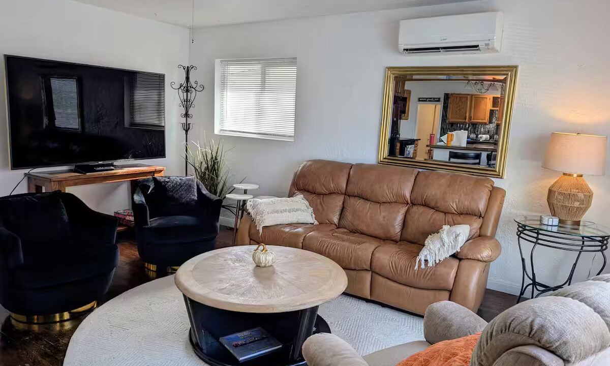 Photo of Livingroom in West University