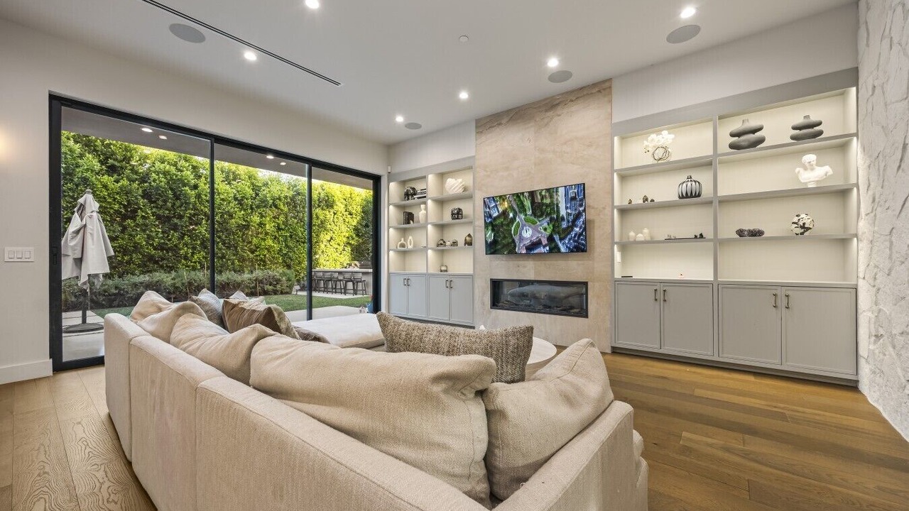Photo of Others in Encino