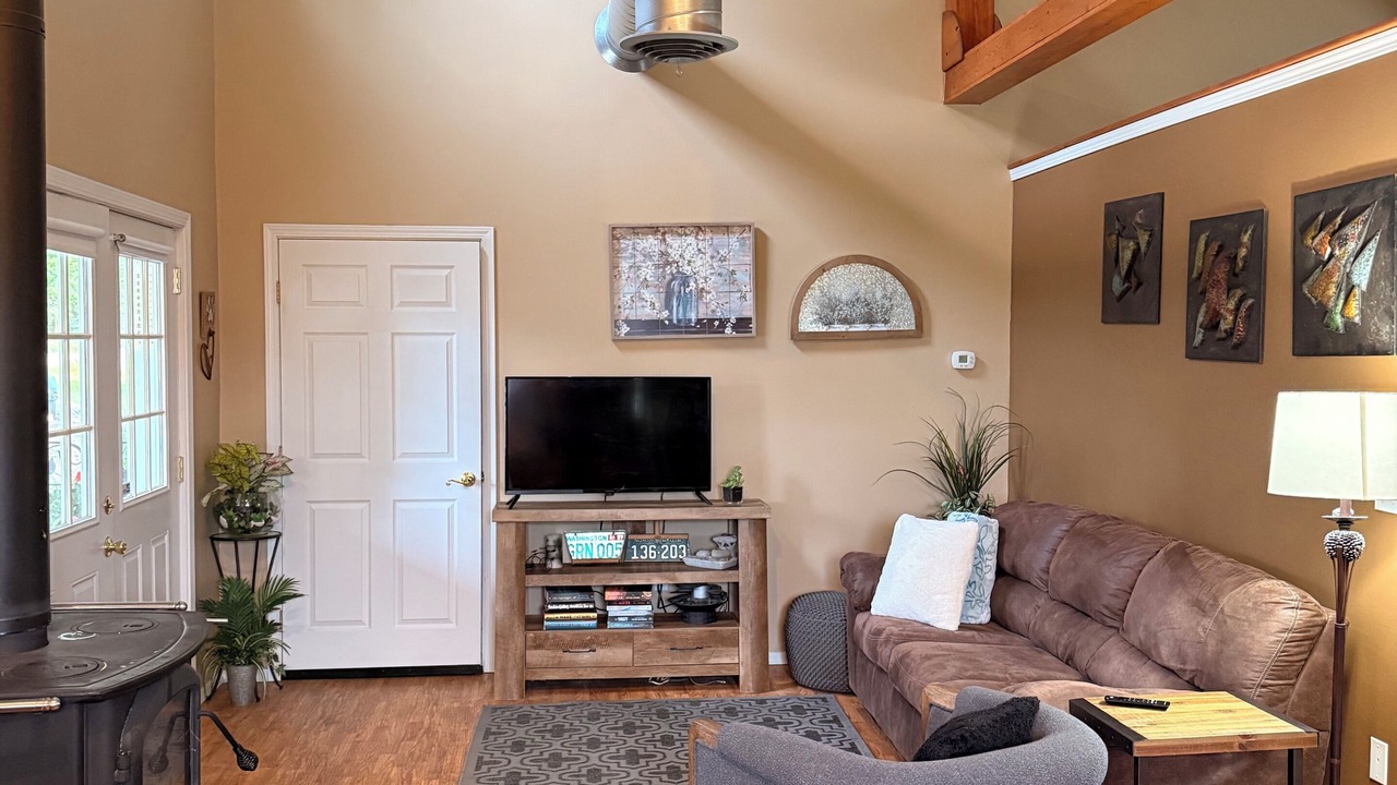 Photo of Livingroom in Colbert