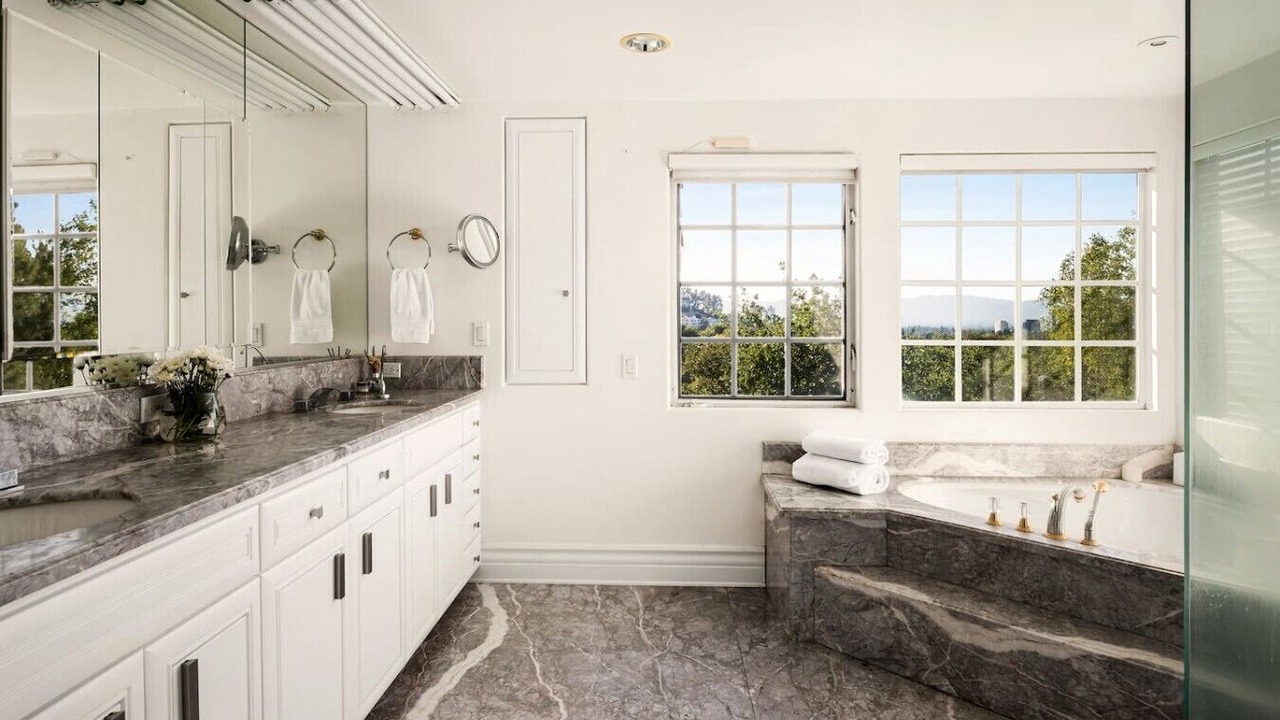 Photo of Bathroom in Woodland Hills