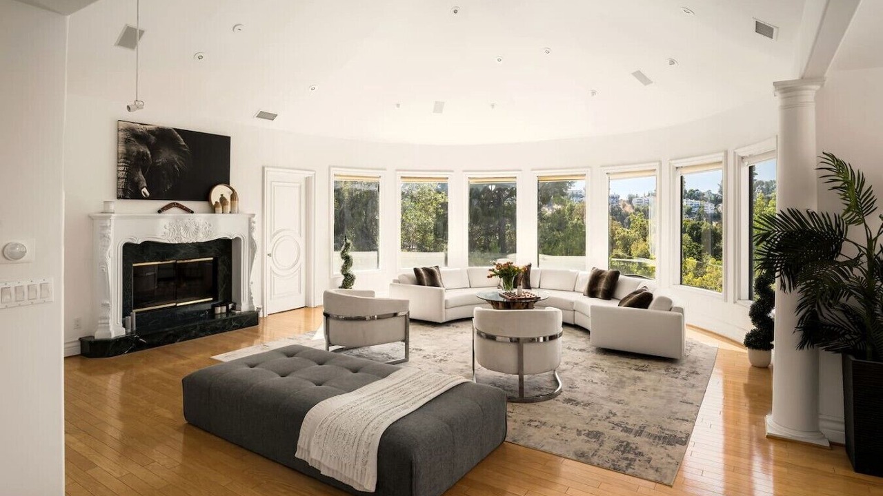 Photo of Livingroom in Woodland Hills