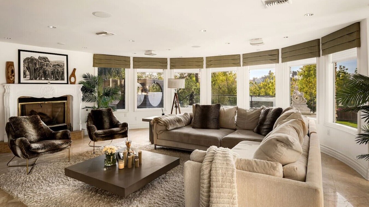 Photo of Livingroom in Woodland Hills