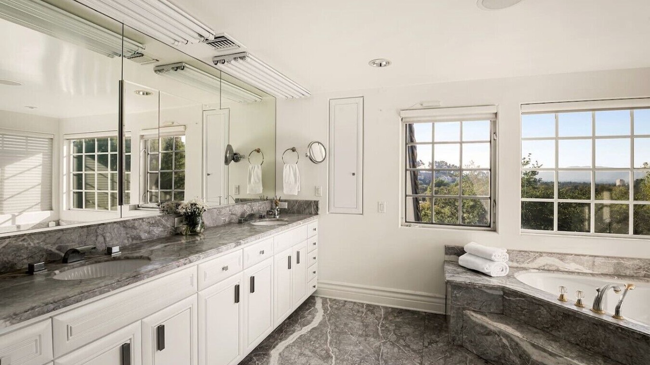 Photo of Bathroom in Woodland Hills