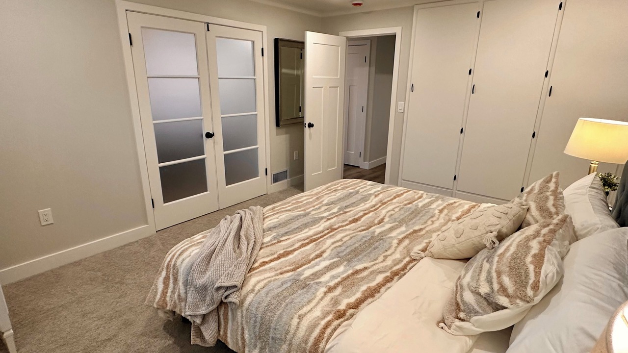 Photo of Bedroom in Brownstown