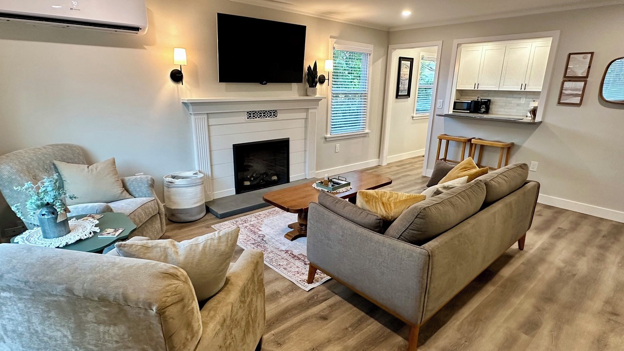 Photo of Livingroom in Brownstown