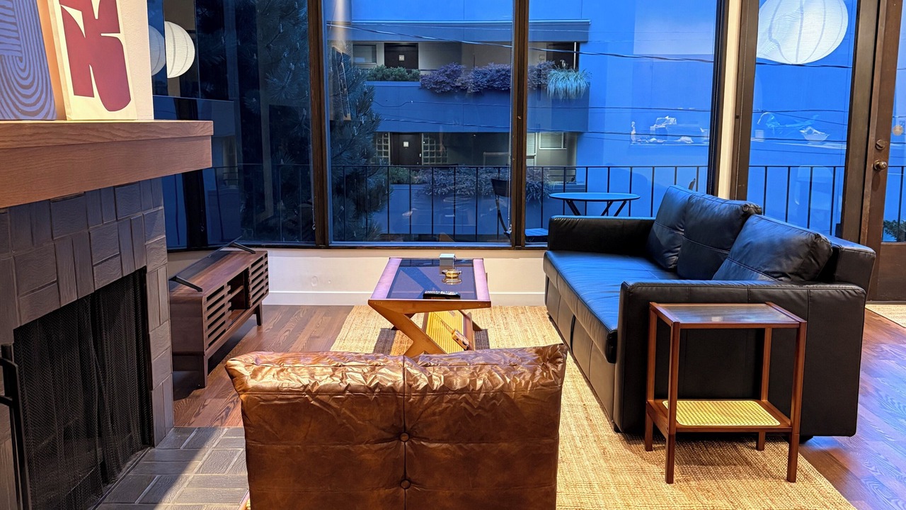 Photo of Livingroom in East Queen Anne