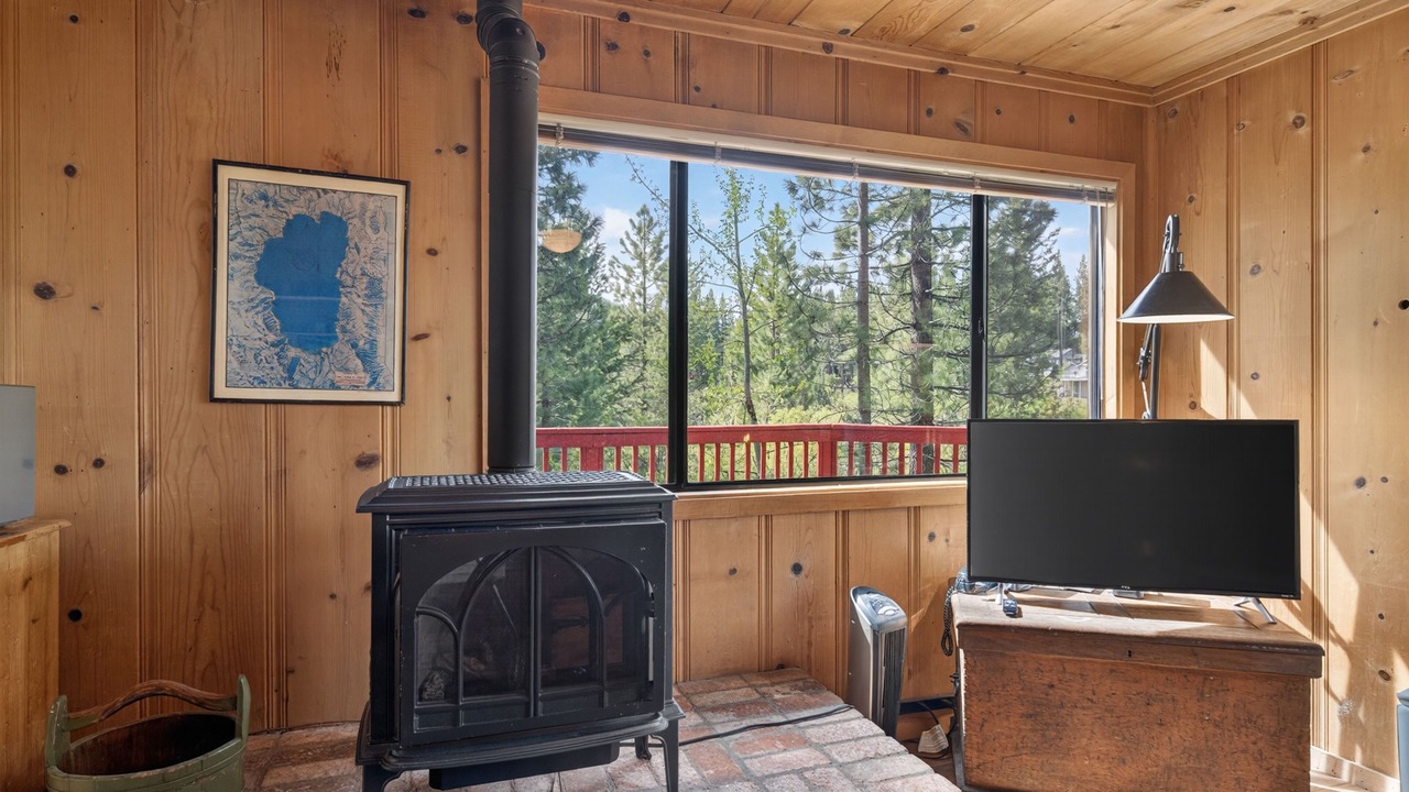 Photo of Livingroom in Black Bart