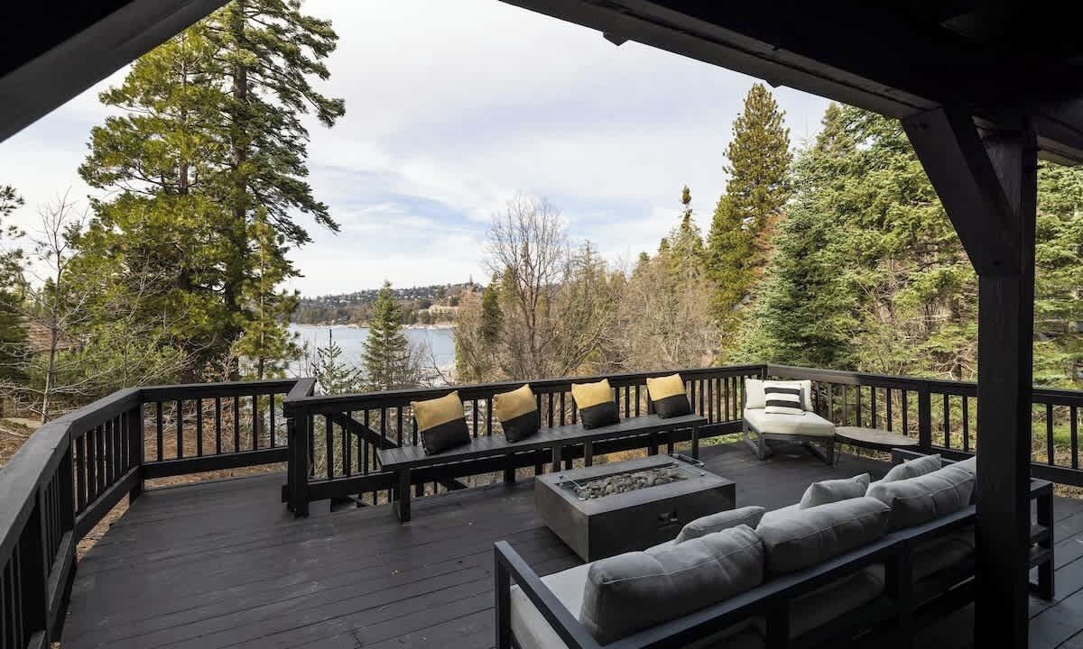Photo of Patio Balcony in Cedar Glen