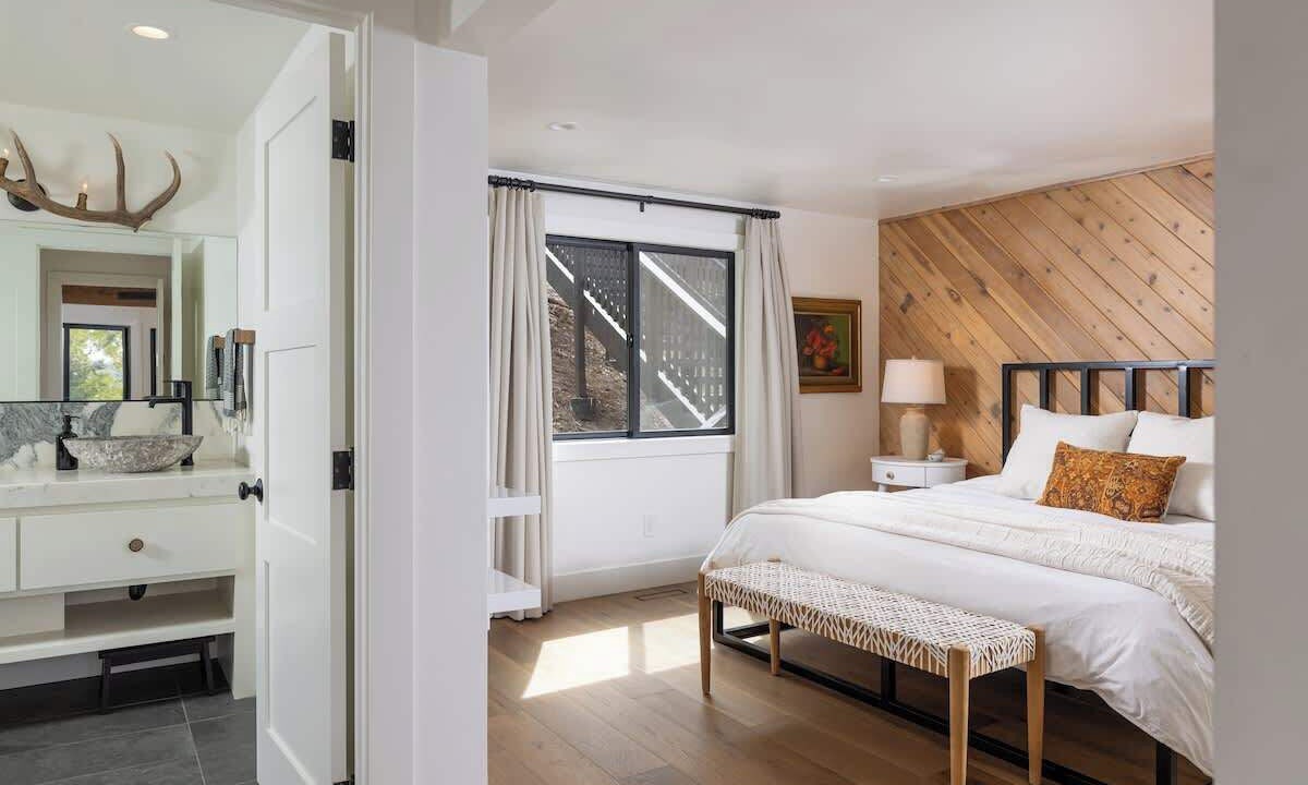Photo of Bedroom in Cedar Glen