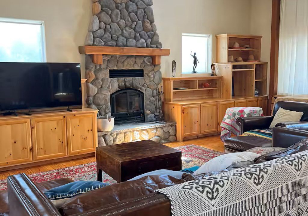Photo of Livingroom in College City