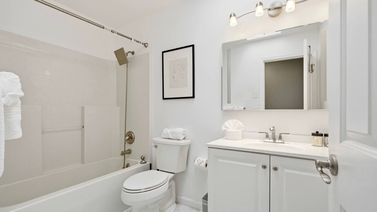 Photo of Bathroom in Maple Leaf