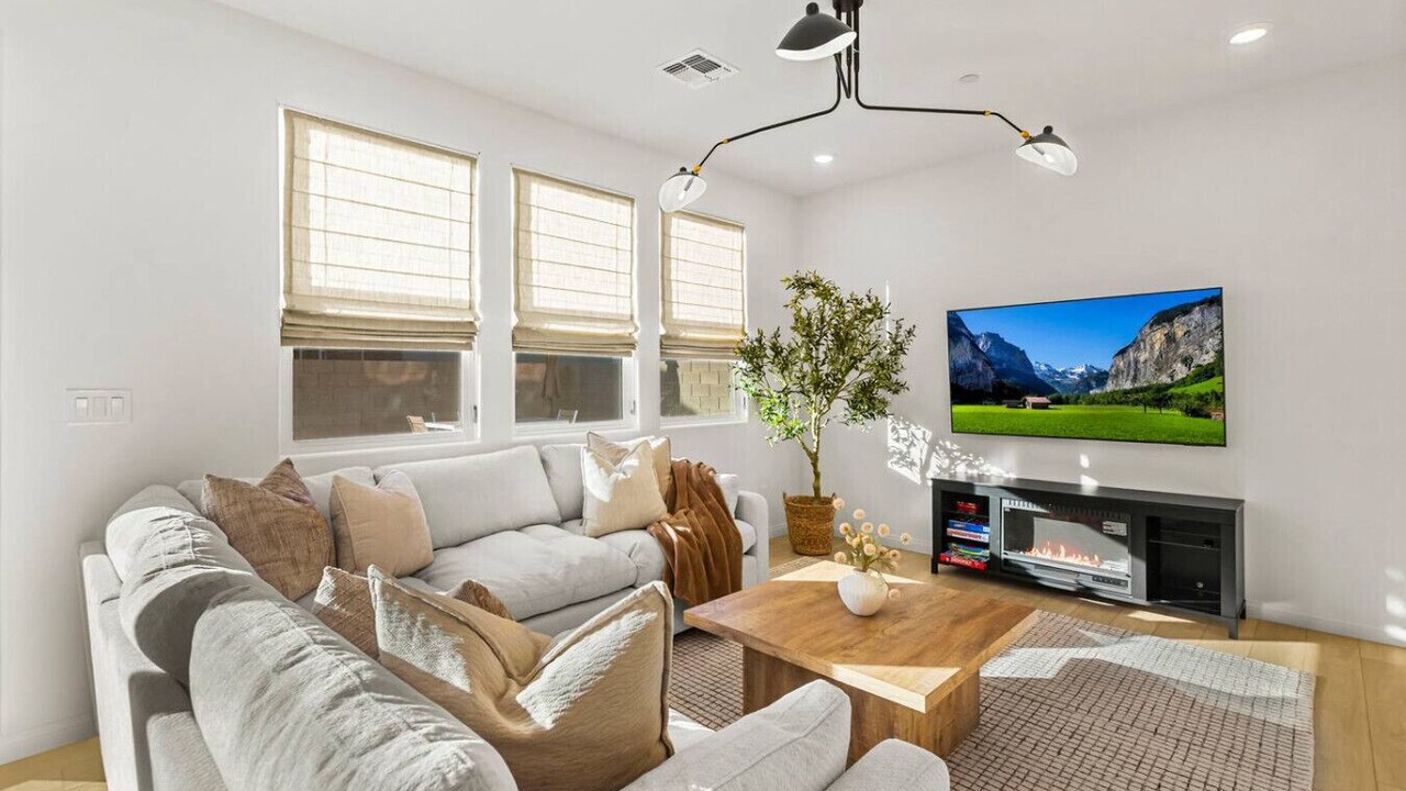 Photo of Livingroom in Highland Hills